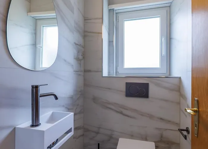 Luxe With Views Private Balcony Давос