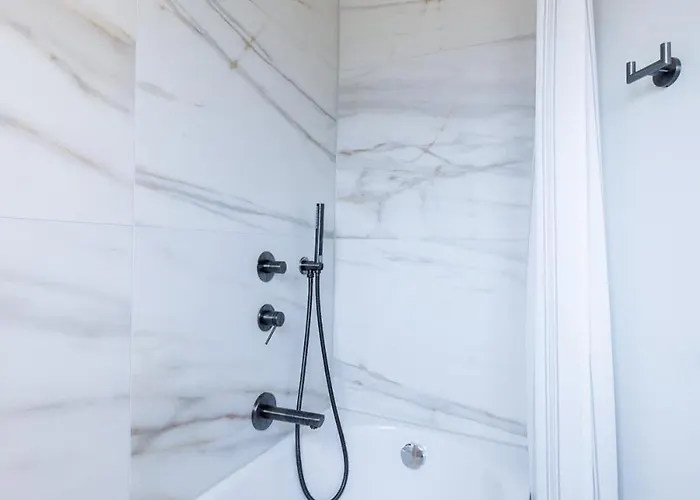 Luxe With Views Private Balcony Апартаменты *